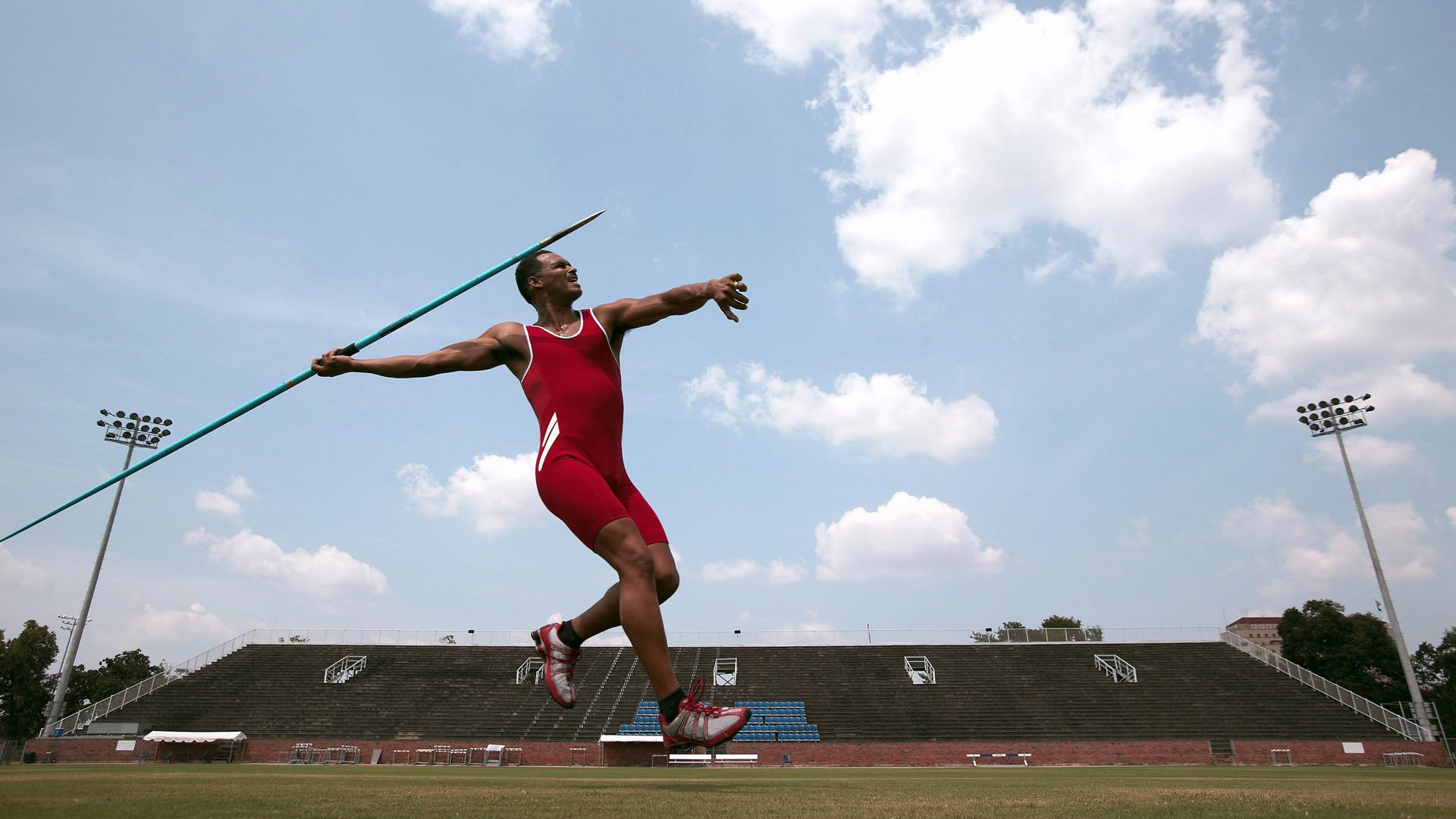 王嘉男强势闯入决赛跳远世锦赛，跳远王嘉男个人资料
